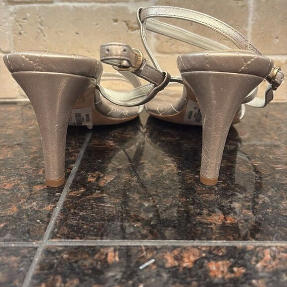 Bruno Magli Gold Strappy Sandals NWT size 7 - Picture 9 of 10